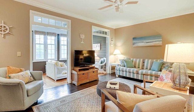 Charming Cottage Near Golf Courses & Marsh Walk!