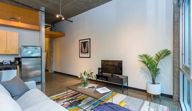 Stylish Loft 0.7 Miles From Downtown!