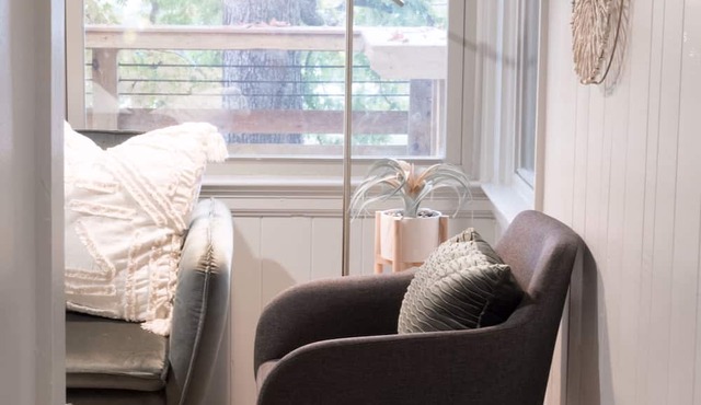 Minimalist-Style Apartment within walking distance of Downtown Johnson City