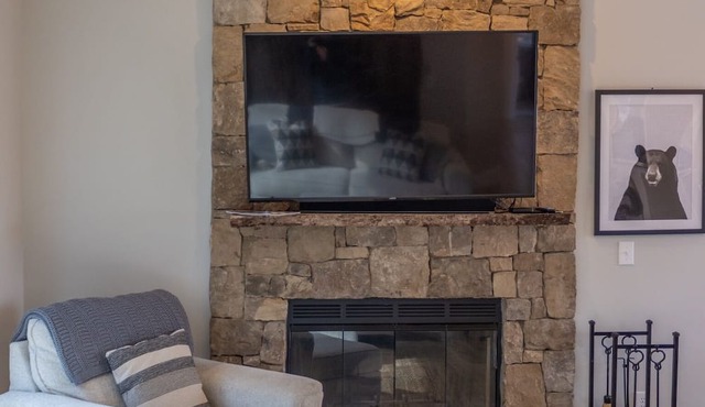 Hot Tub, Cozy, Central Air and Heat, 5 minutes to the Ski Resort! Yes, Deer! in Beech Mountain