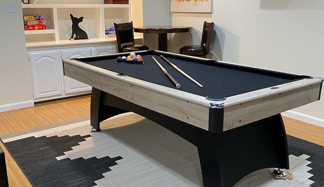 Muletown’s Modern Comfy Cottage w/inground pool, hot tub, pool table & fire pit in Columbia