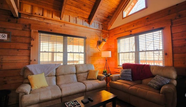 11 Beech - Cozy, Pet-Friendly Cabin!