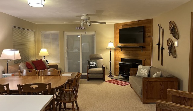 King Bed! 2B2B ground level near golf; one floor living, three steps in.