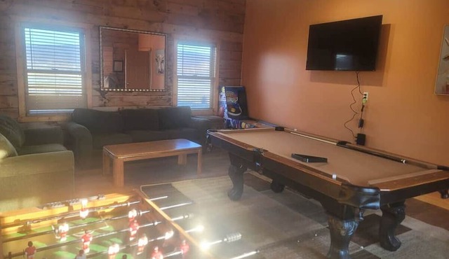 Amazing Spacious Log Cabin 15K Sq-Hot Tubs-Mountain Views