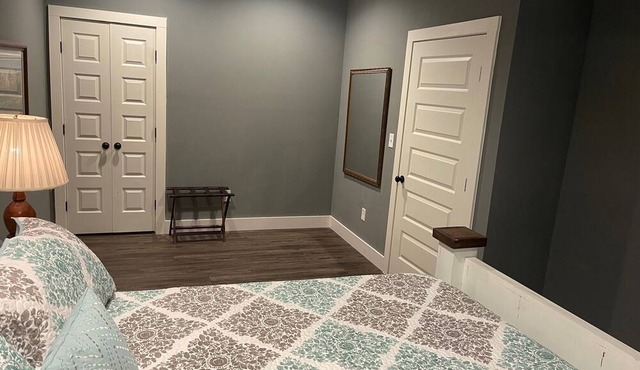 5 BDRM Cabin 15 miles from Dollywood! HUGE porch & games! 3 miles from Buc-ees!