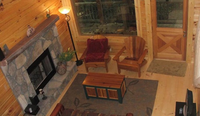 AMAZING & COZY LOG CABIN IN WOODS in Robbinsville