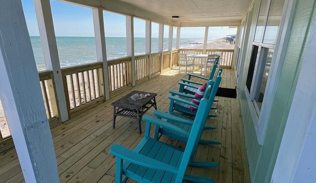 The Sandy Pineapple! Direct Edisto Beach oceanfront with 4 bedrooms and 2 baths