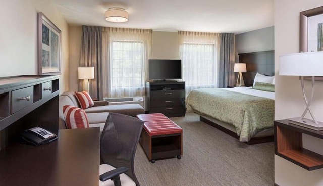 Equipped Suite | Free Daily Breakfast, Shared Hot Tub + Pool