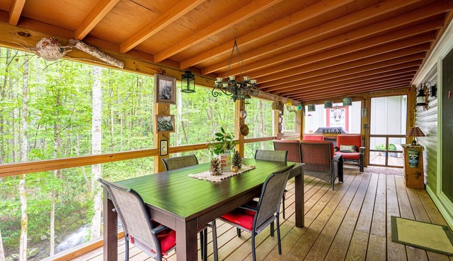 The Owl's Perch - Backwoods glamping cabin over amazing creek in Robbinsville