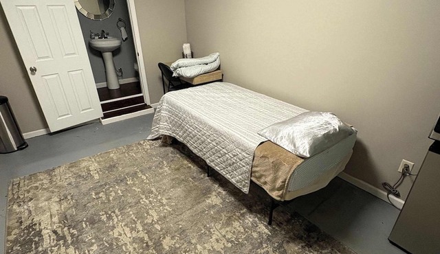 Delightful Guest Room Close to Hendersonville’s Downtown in Hendersonville