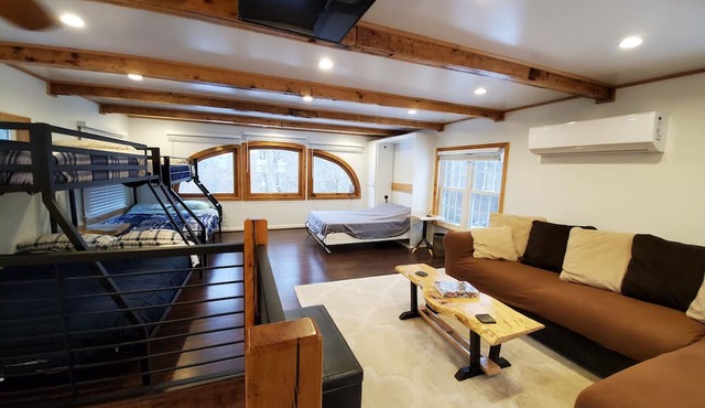 Charming cabin nestled deep in the woods, great for a peaceful getaway in Franklin