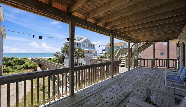Oceanfront, hot tub, dog-friendly and an elevator-Reduced Rates for 8/29 & 9/5