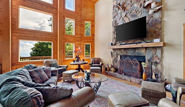 Big Sky Lodge | Long-range Views of Lake Lure!