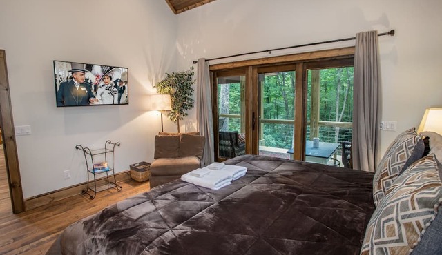 Red Bird Retreat - Luxury Home in The Lodges at Eagles Nest