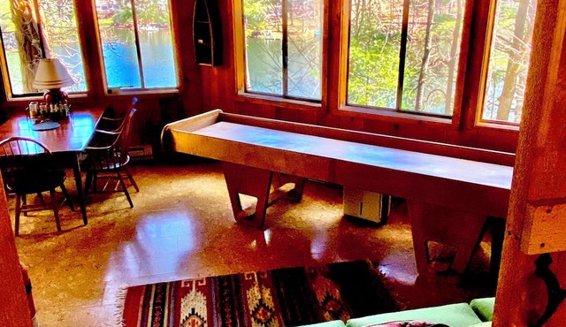 Treehouse - Luxury mountain living at the water’s edge of Hogback Lake