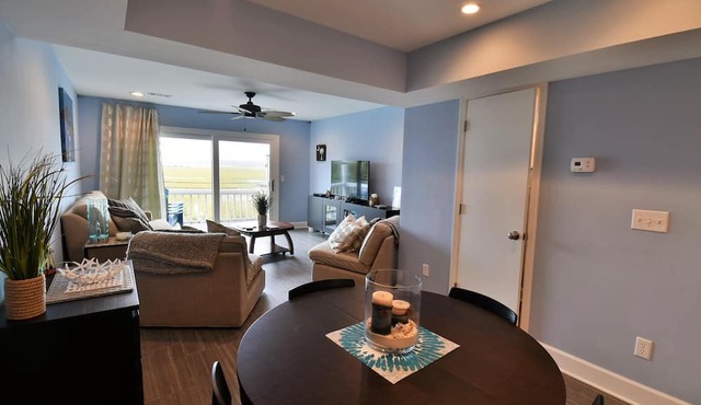 Ocean/Marsh Front, NEW renovated Deck!