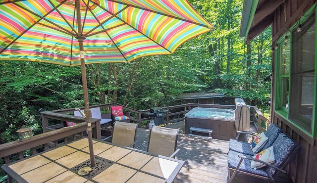 Creekside Escape | Hot Tub & Wooded Privacy | Prime West Jefferson Location in West Jefferson