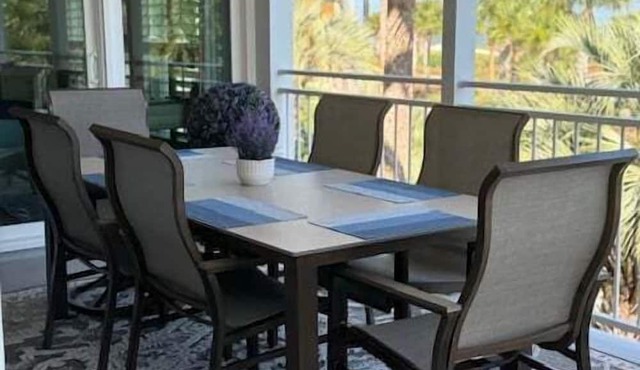 Ocean View Atrium Villa! Two Bedrooms, Sleeps 6! Amenity access included! Great Outdoor Porch!