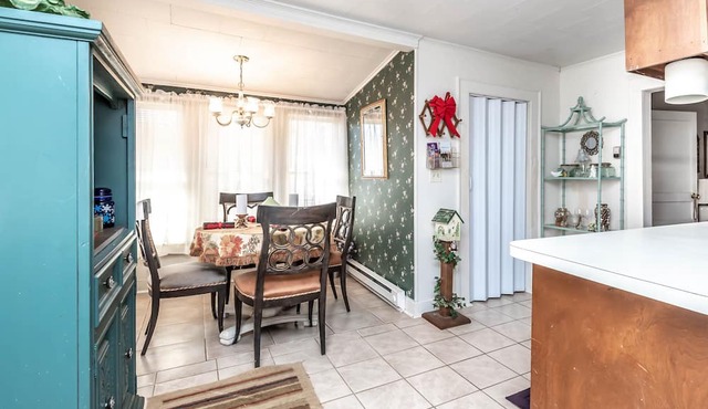 Granny's Place - Historic Country Cottage- PET FRIENDLY!