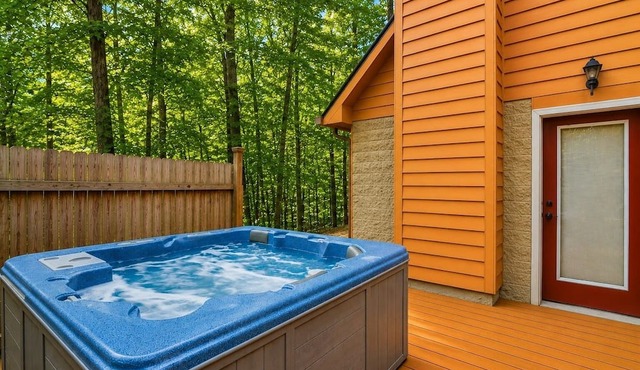 Pool Table♥Hot Tub♥Wood Fireplace♥Sleeps 4 in Townsend