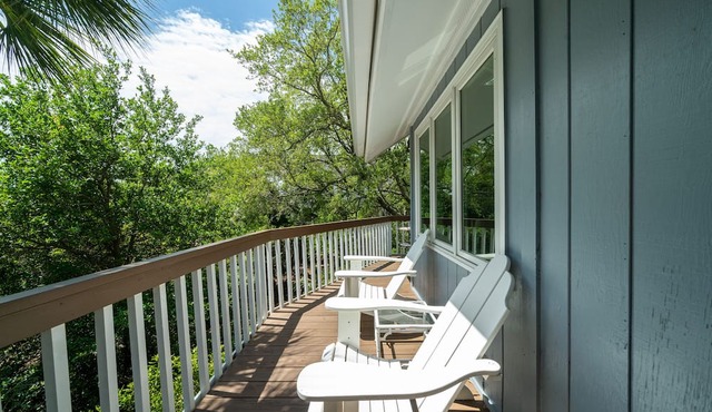 Home on Beach Boardwalk! Sleeps 8! Distant Ocean Views! Close to Pools! Amenity Cards!