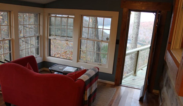 Center Hill Lake, Historic Log Cabin updated with amazing Lake/Mountain views!