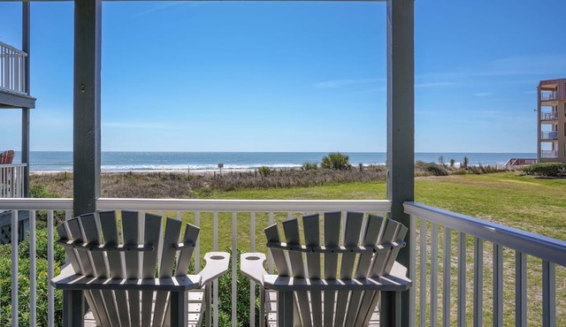 Aug 22 -Sept 19 OPEN/DISCOUNT> 2BD OCEANFRONT CONDO>SHIPWATCH VLLA/BALCONY/POOL in North Topsail Beach