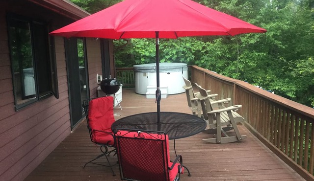 The Pinewoods: Secluded with hot tub, dark skies and sunsets beckon in Little Switzerland
