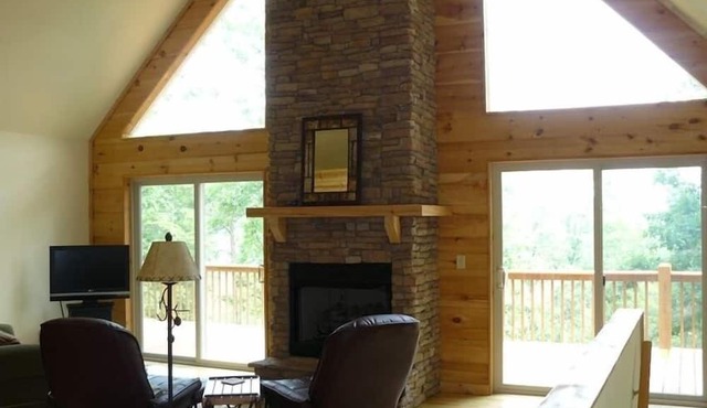 Newer Cabin with Mountain Views, Near Lakes, Golf