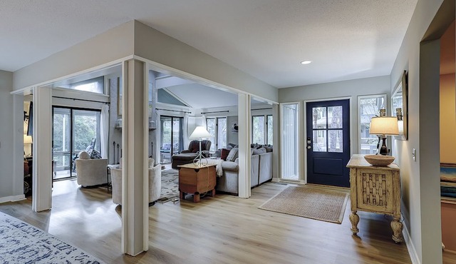 1 Black Duck- 50 Yards(2 minute walk) to the Ocean, PRIVATE POOL.