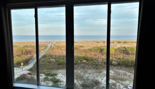 OCEANFRONT K Building! Incredible views. Steps from the Beach