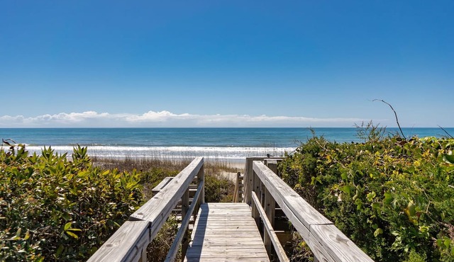 Oceanfront Treehouse Retreat | Private Beach Walkw