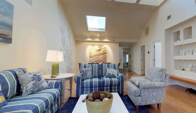 Cozy Hilton Head townhome with shared pools within a short distance of beaches