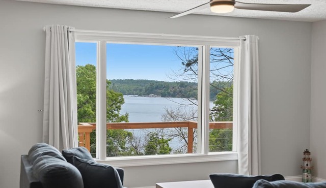The Lake Hickory Retreat- Waterfront Pet Friendly Home Away From Home!