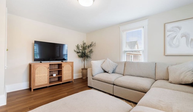 Newly Remodeled 2BR Private Apartment in North Canton in Canton