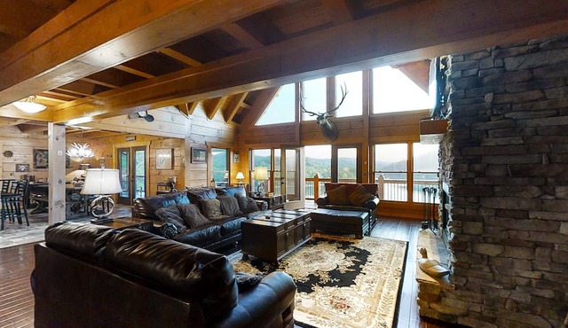 3 Story Lake Escape, Sleeps 16・Hot Tub・Pool Table