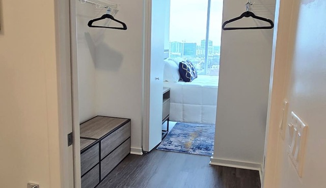 Luxe 1-Bed Corner Suite in Music Row Nashville - Coworking, Gym, Skyline Views