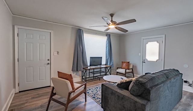 Entire House- 3 bedrooms in charming Cayce Close to downtown and Ft. Jackson. in Cayce