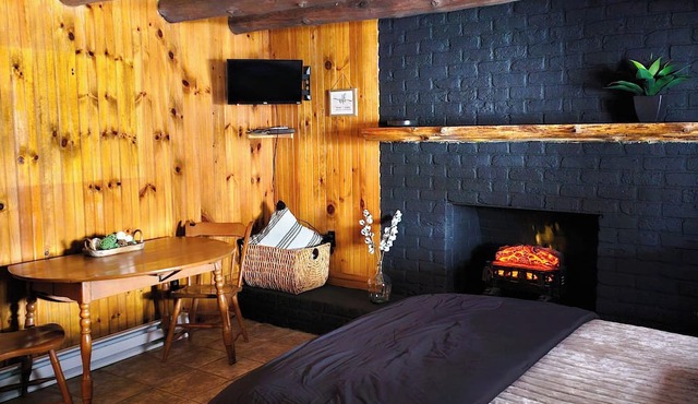 Rustic Tobacco Cabin at Hidden Vineyard
