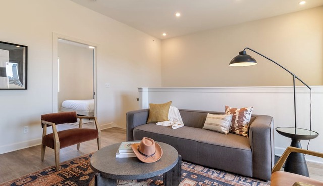 4BDR Bachelor Stay Near Broadway | Conway