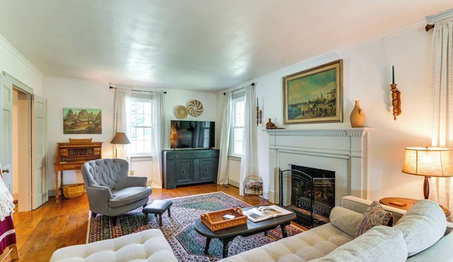 Walkable Location: Historic Home in Charles Town!