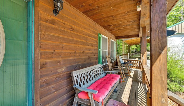 3 Mi to Dale Hollow Lake: Wooded Retreat w/Decks!