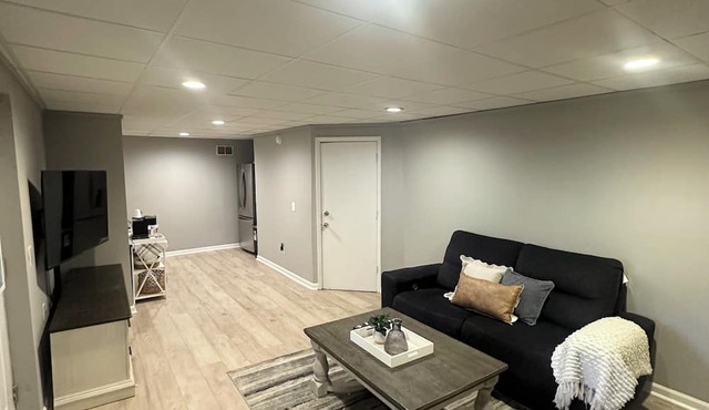 2 Bedroom Charming Charlotte Suit