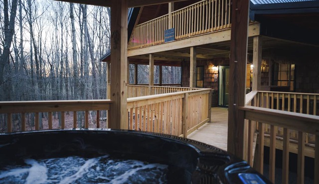 Margaritahills is the perfect getaway for two couples, where rustic elegance meets modern comfort. in Creola