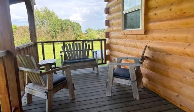 Relax & Recharge at Firefly Cabin in Russellville