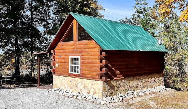 Cozy Log Cabin near Cumberland Lake State Park, Perfect for an Outdoor Adventure
