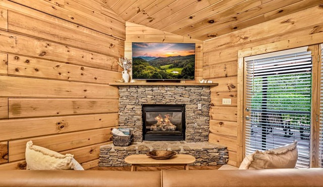 Riverfront | Dog Friendly | Close to GSMNP