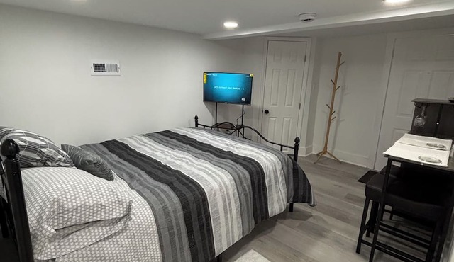 Private/Modern Cozy studio near GSP airport &BMW