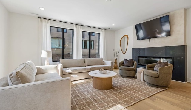 Iconic retreat w/exclusive rooftop lounge & spa!