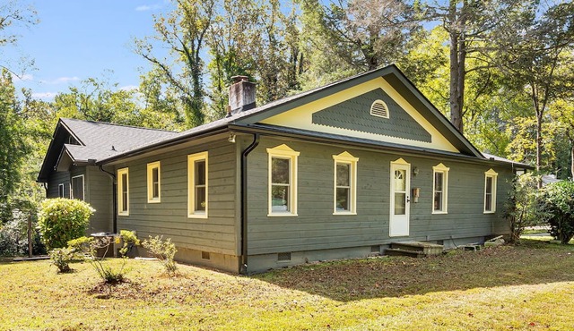 Large 4 Bedroom House in Flat Rock Near Hiking, Dining & Bonclarken